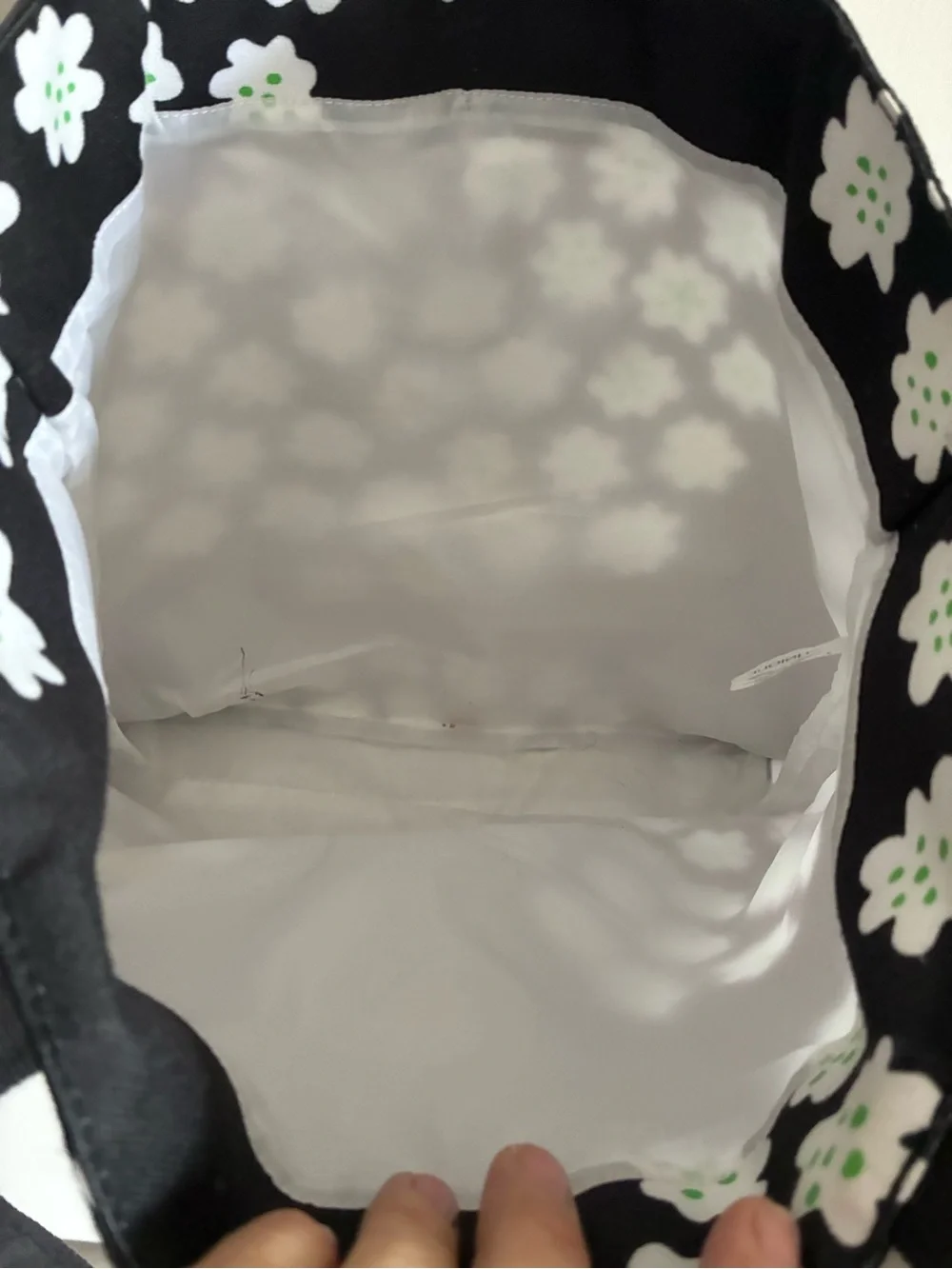 Marimekko for Clinique Black Tote with White and Green Floral Pattern - Picture 4 of 6